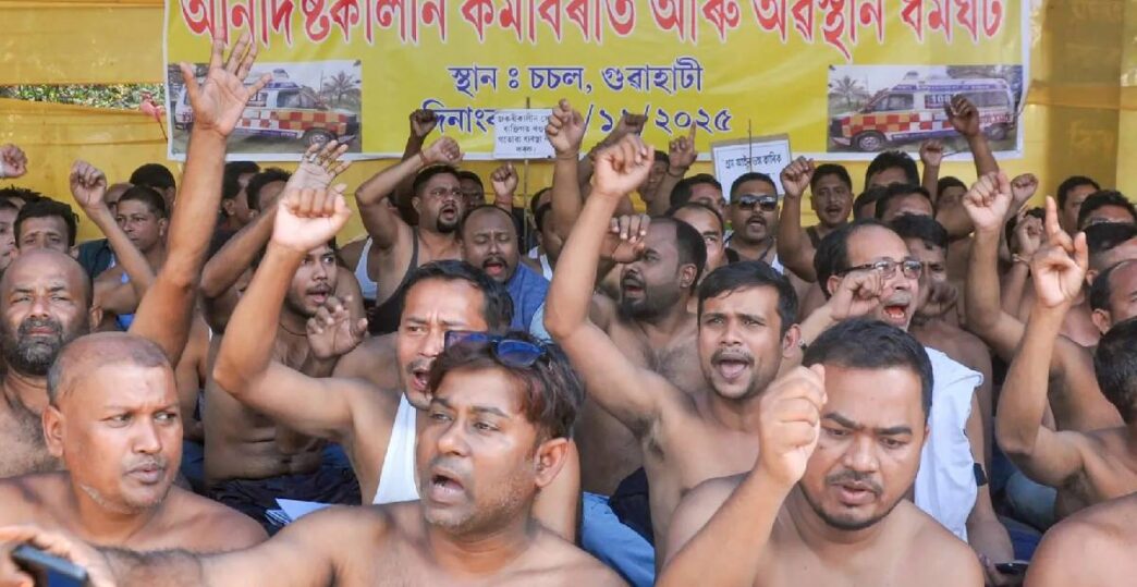 108 Mrityunjoy workers continue 20-day protest, demand job security and fair wages