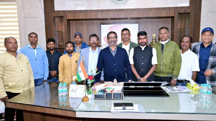 Hemant Soren assures support to Assam’s adivasi community after meeting delegation in Jharkhand Assembly